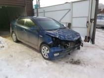KIA Rio 1.6 AT, 2015, седан, битый, пробег 68 150 км. (123 л.с.). Цена выкупа авто 355 000 руб.